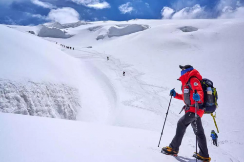 Muztagh ata climbing tour
